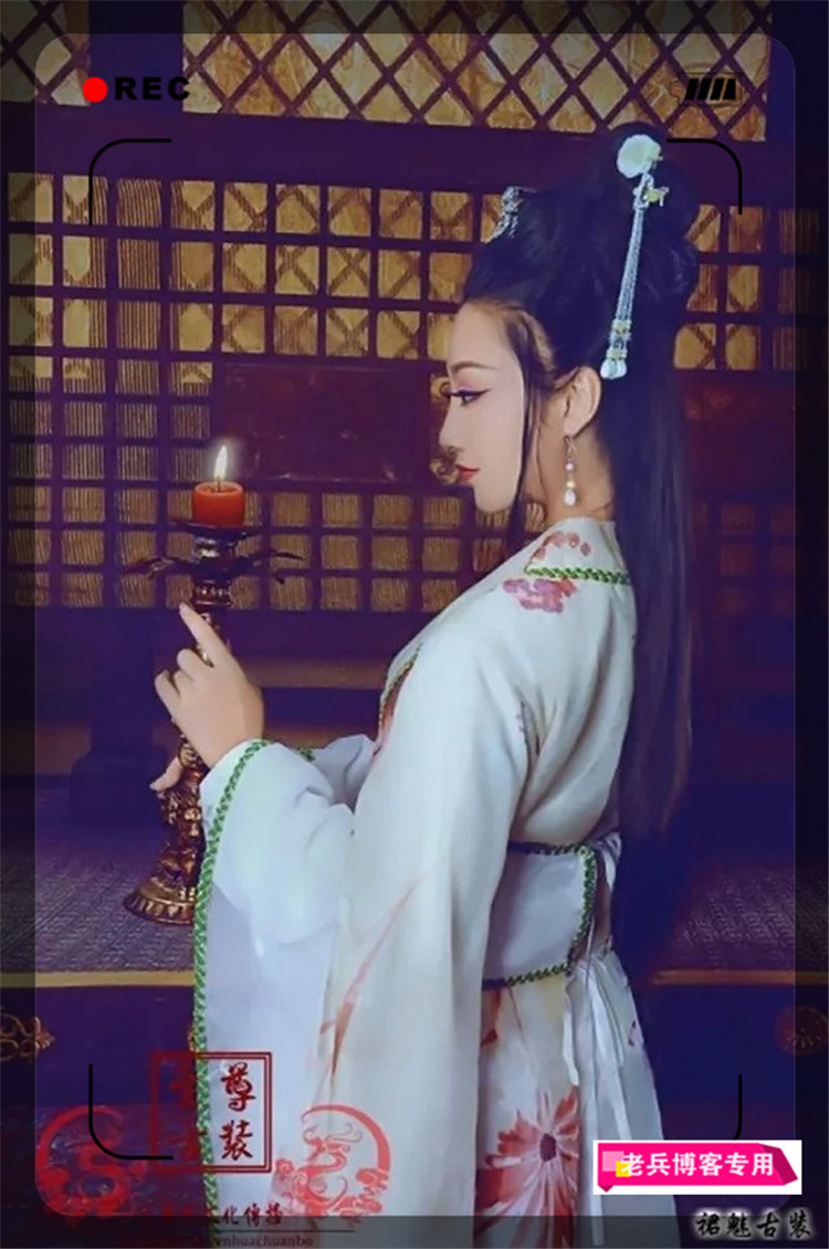 DƬ