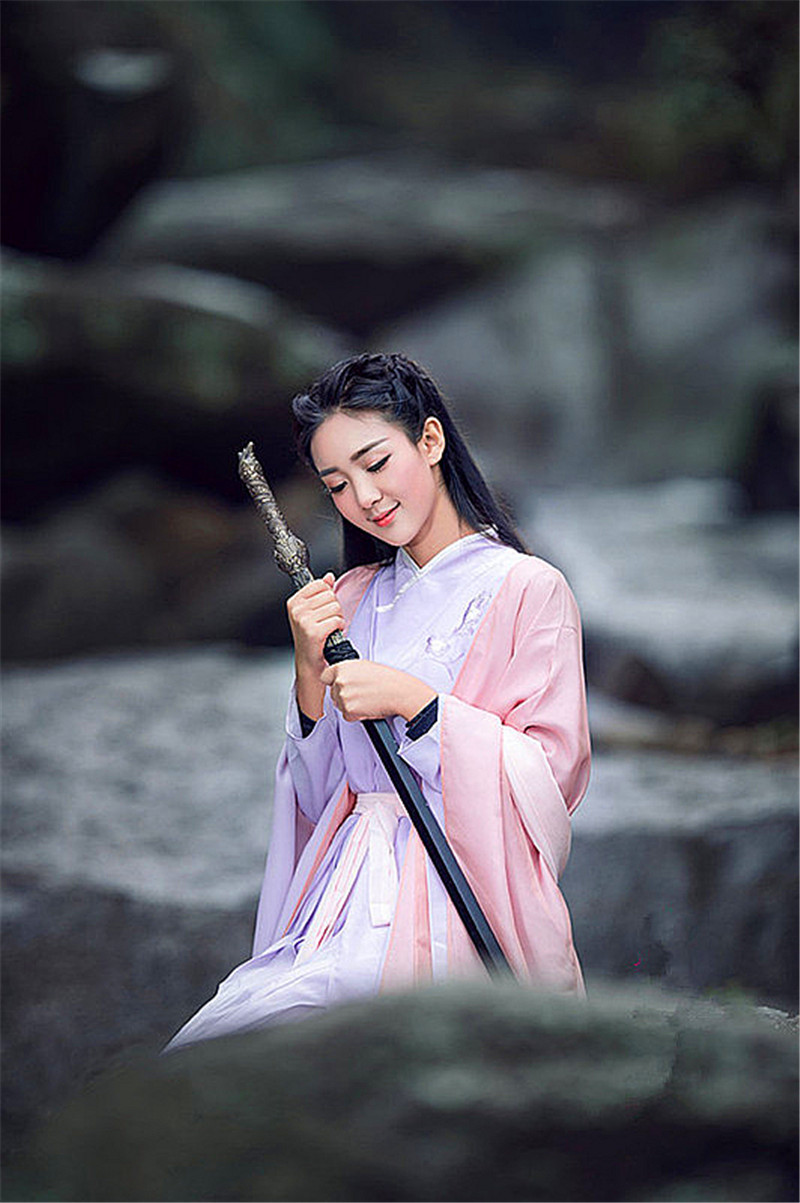 DƬ